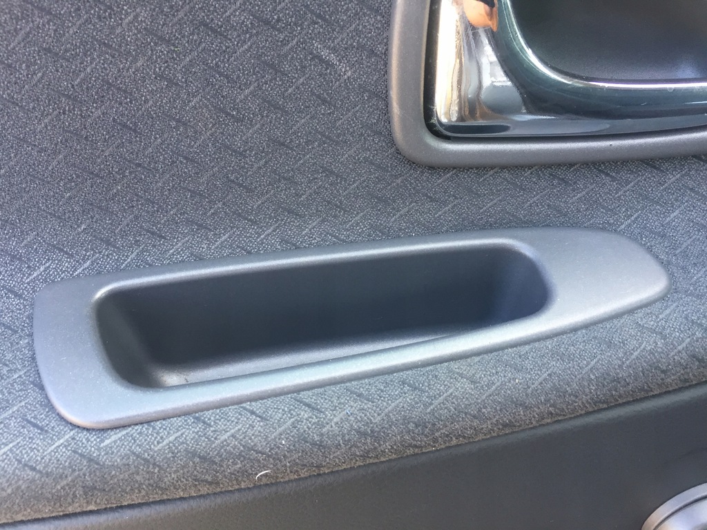 фото №1, Левый кронштейн дверь ручка volvo s40 v40 2000-2004