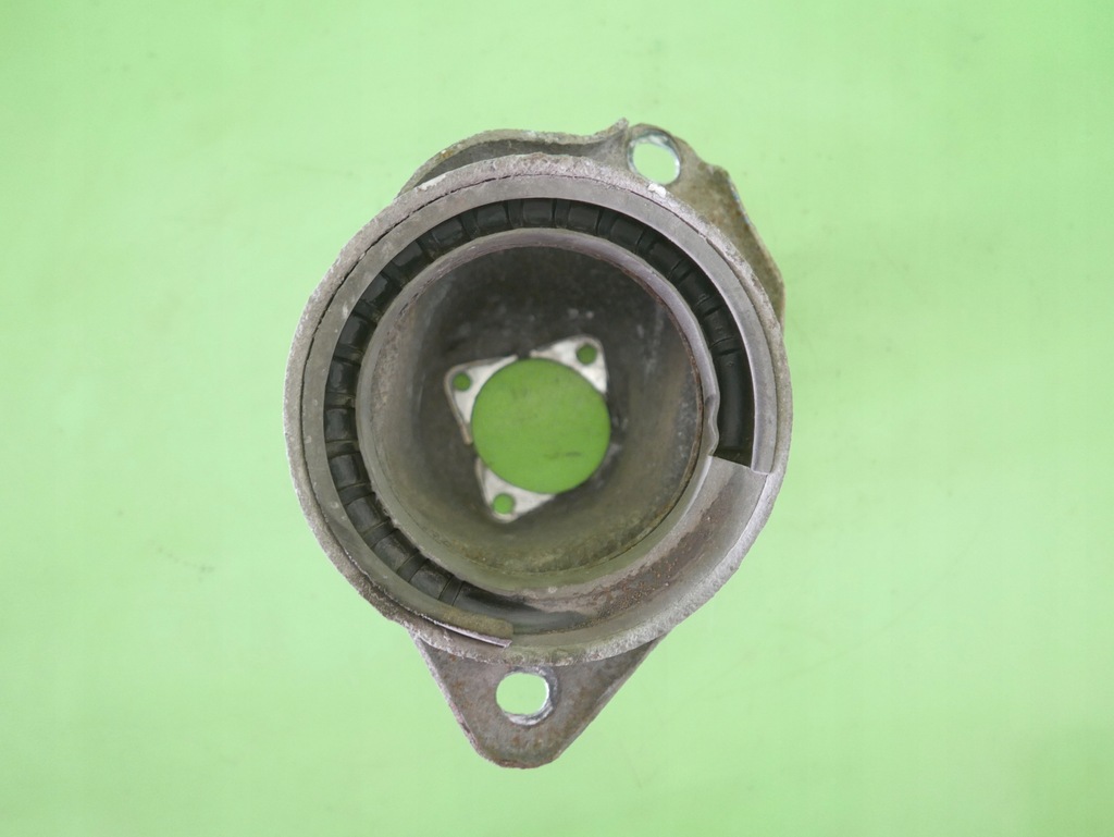 фото №8, Кронштейн чашка задняя правый volvo s80 i sedan 98-