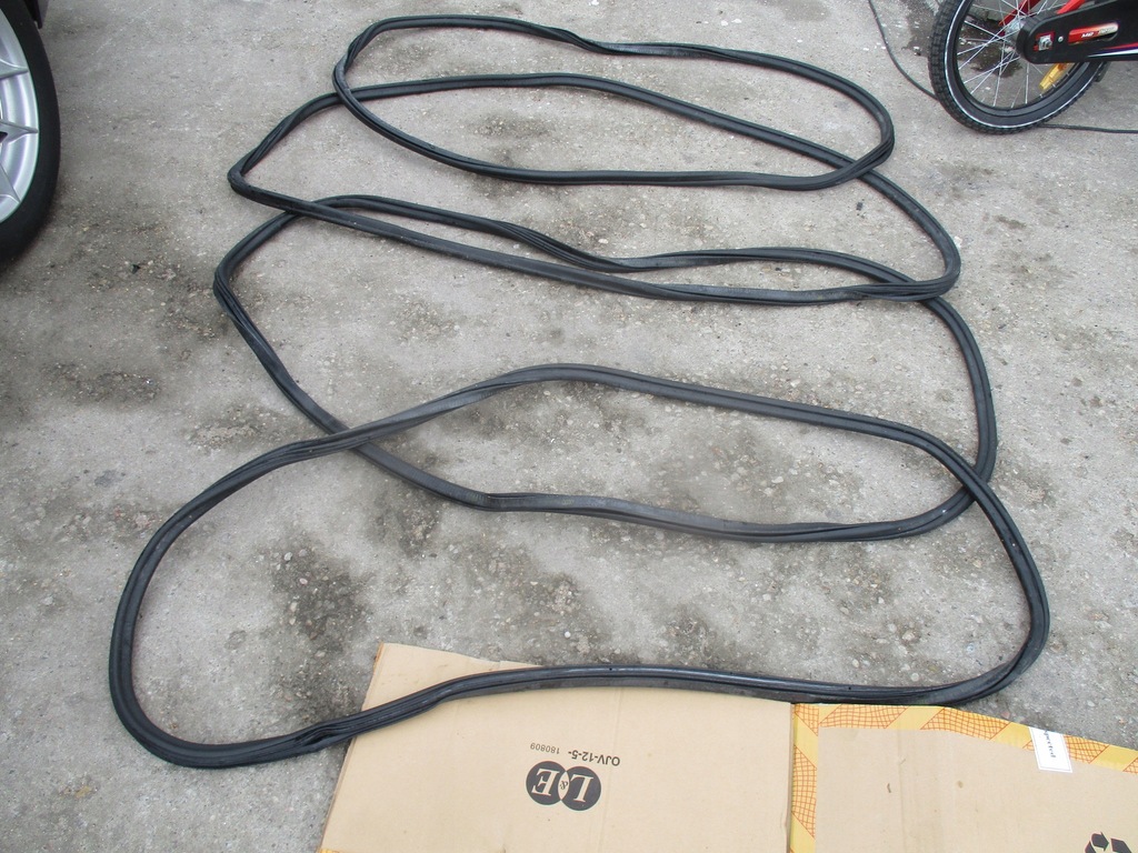 фото №1, Audi a4 b8 прокладка дверь левая правая задняя sedan