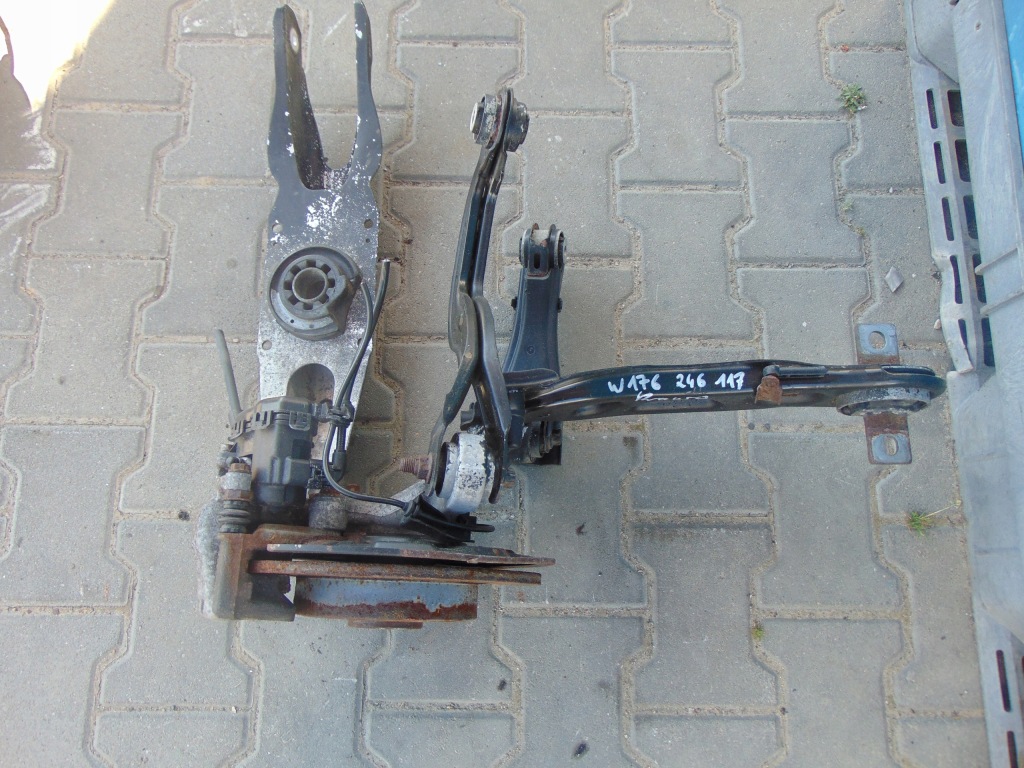 фото №1, Поворотный кулак правая задняя mercedes w176 w246 w117