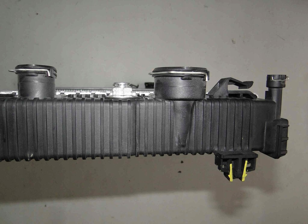 фото №7, Mercedes e klasa 207 радіатор wody a2045003603