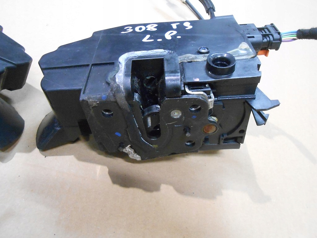 фото №5, Peugeot 308 t9 ii замок двері перед