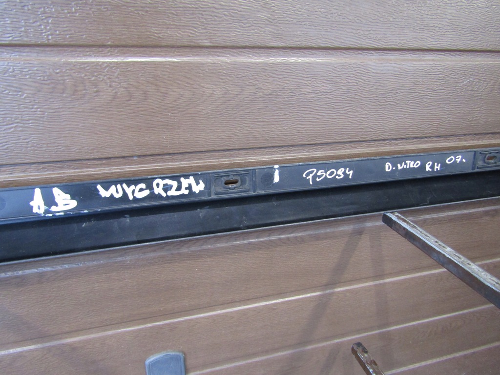 фото №8, Молдинг кровельная правая рейлинг dodge nitro 06-11