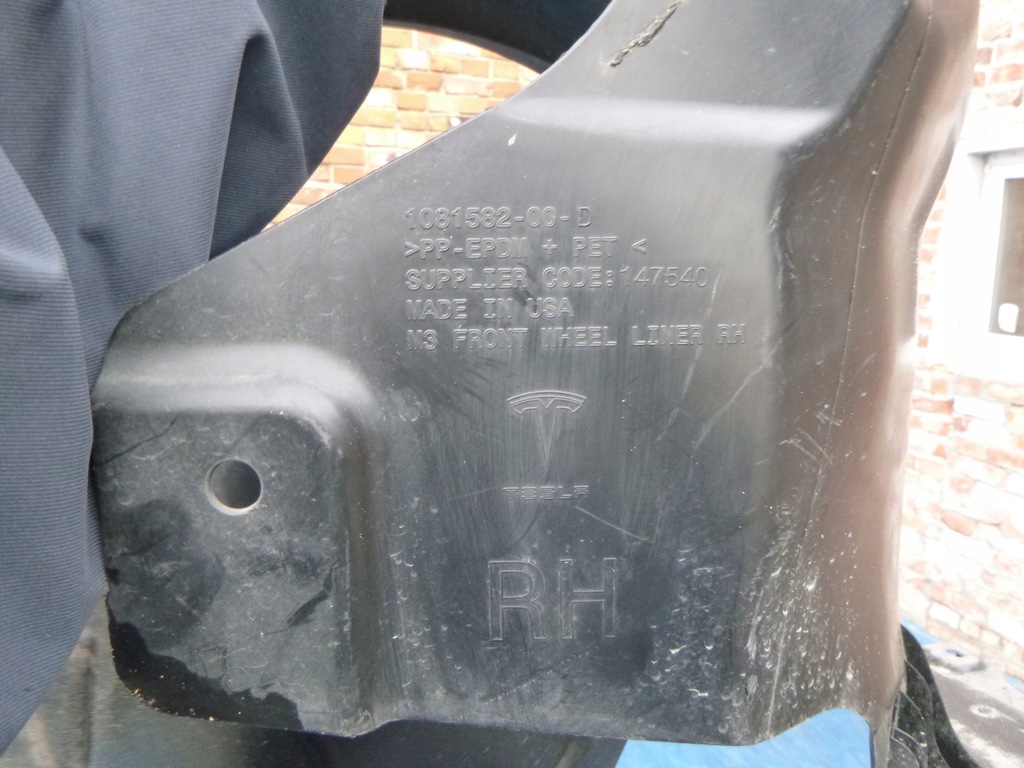 фото №4, Tesla 3 підкрилок передні праве