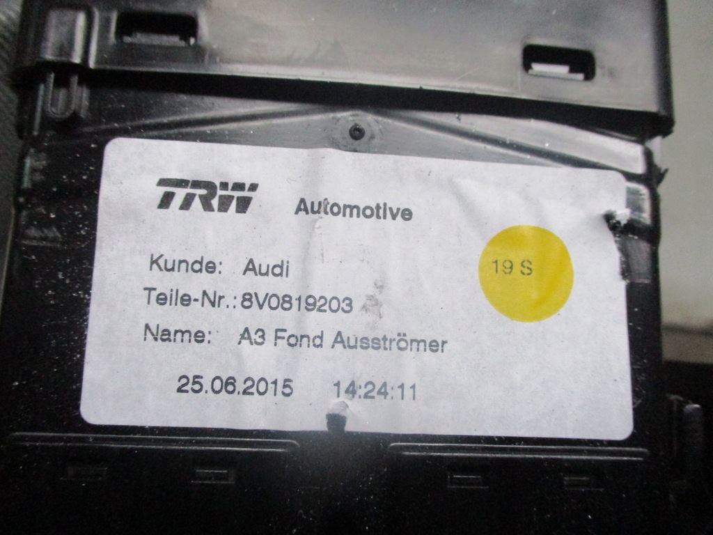 фото №5, Audi a3 8v 12- решётка обдув 8v0819203 8v0857042