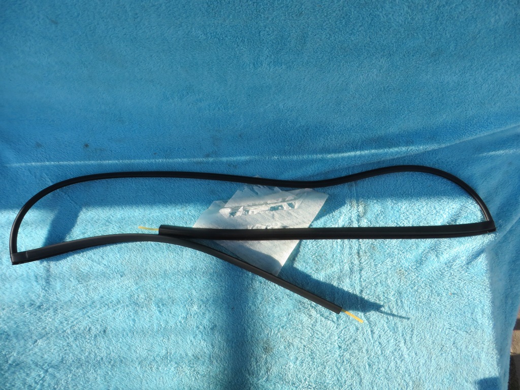 фото №1, Toyota verso s прокладка скло передньої 2010-