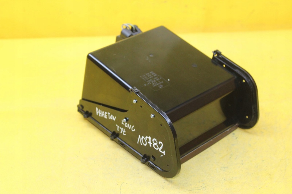 фото №8, Бардачок туннель среднего vw phaeton 3d0858337