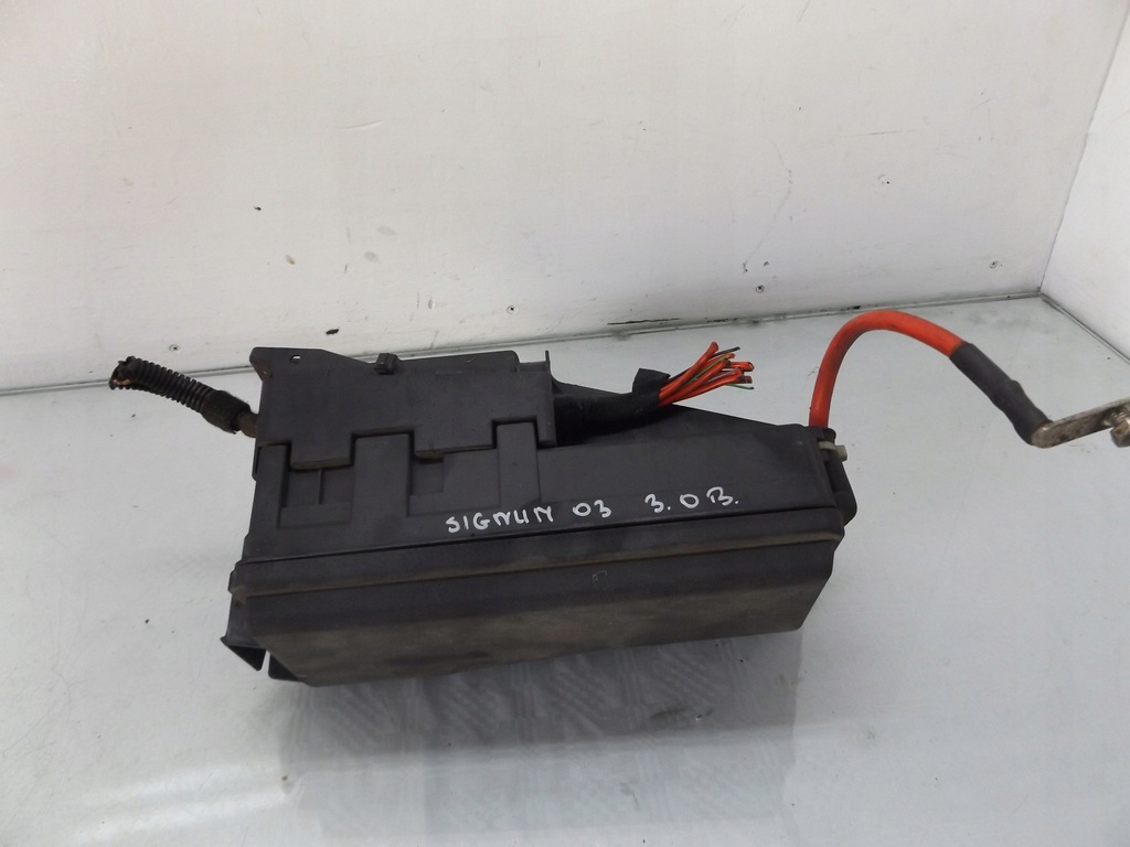 фото №1, Signum 3,2 коробка предохранителей