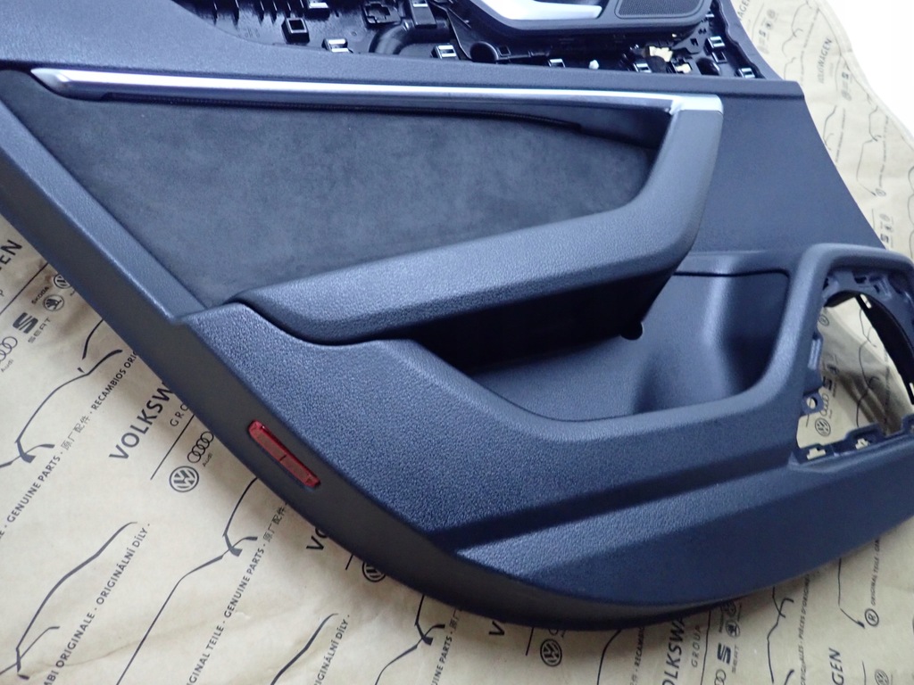 фото №4, Audi a7 4k обивка дверь задняя левая led