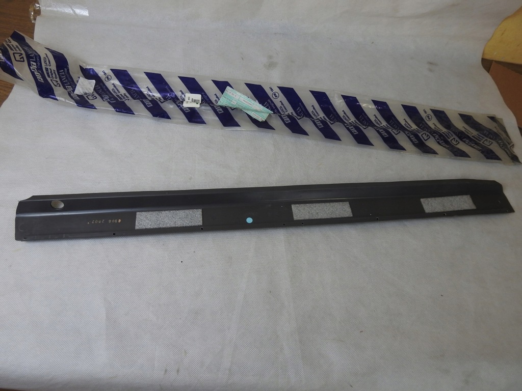 Обшивка пластик двері правий перед fiat uno 1995- Недорого