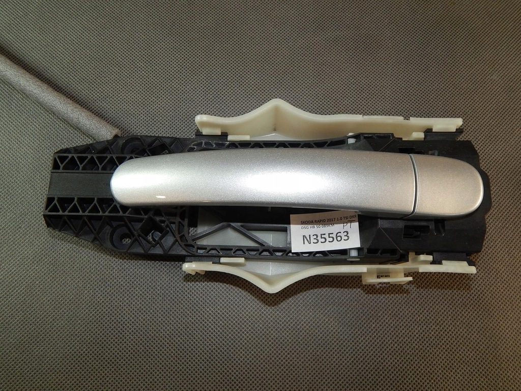 фото №1, Skoda rapid ручка права перед la7w