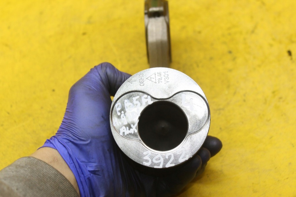 Поршень шатун шатун vw passat b5 fl 1.9 tdi 038j Киев