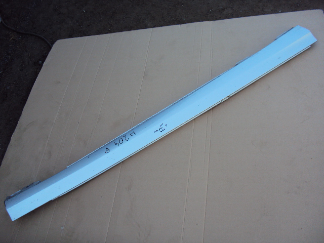 фото №1, Mercedes-benz оригинальный номер a2046900440 молдинг порог