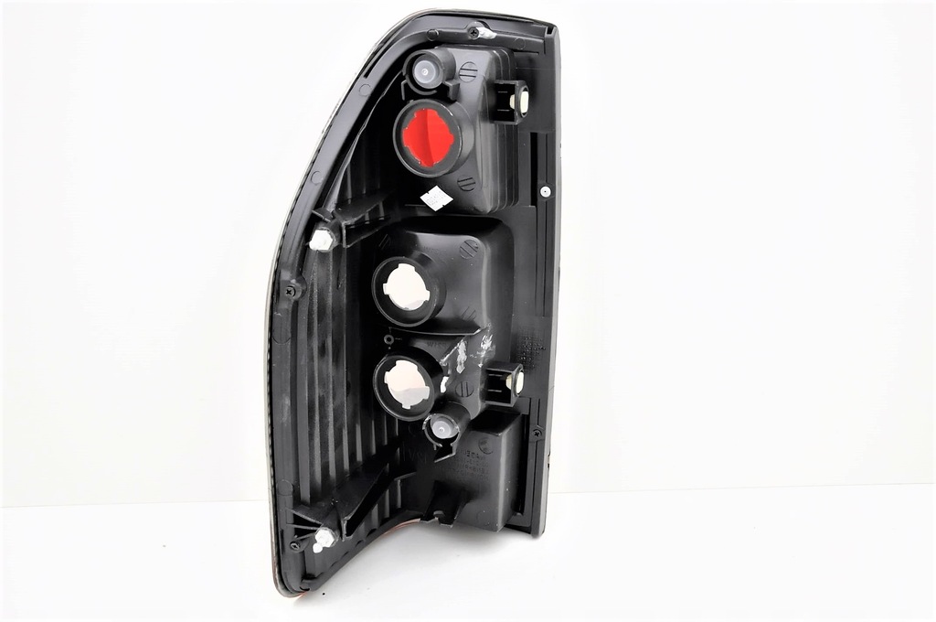 фото №3, Isuzu d-max 2007-2011 лампа задня задня права nowa ^