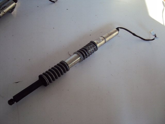 фото №1, Bmw оригинальный номер 7207015 привод крышки багажника