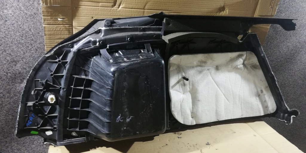 фото №6, Audi a6 c6 kombi обшивка багажника обивка правый