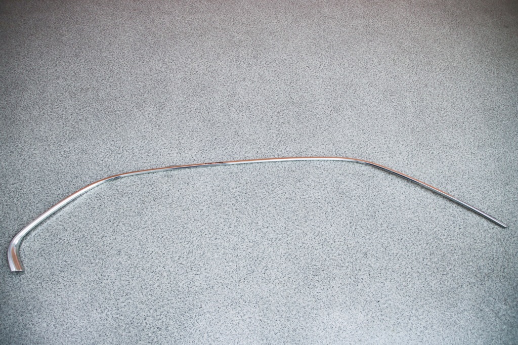 Купити Bmw e38 молдинг кузовна бічна права хром