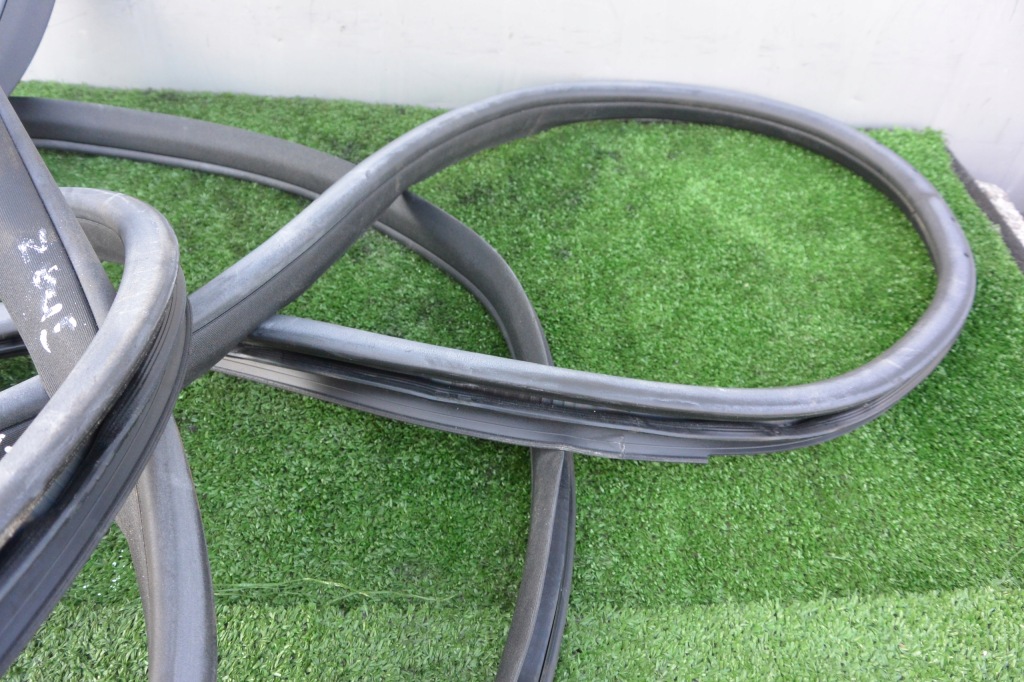 фото №8, Прокладка дверь левая правый mercedes w204 coupe lift