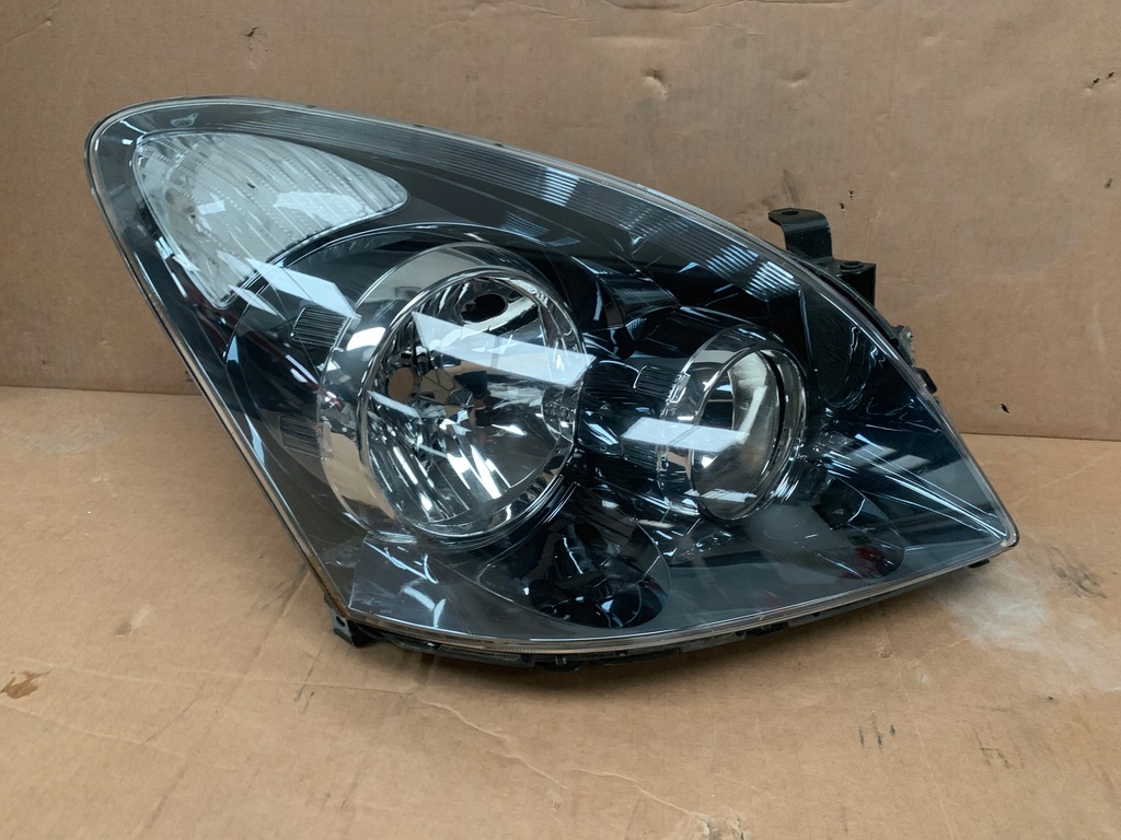 фото №1, Toyota corolla verso lift 07-09 правая лампа