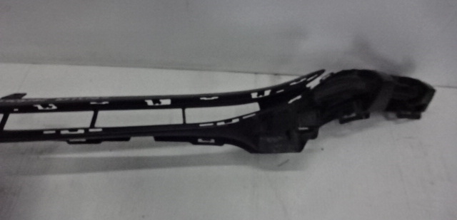 Решётка средняя бампера mercedes c-klasa Цена