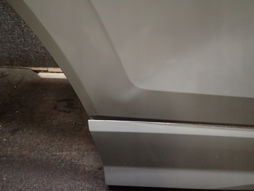 Дверь задняя правое  audi q2 Доставка