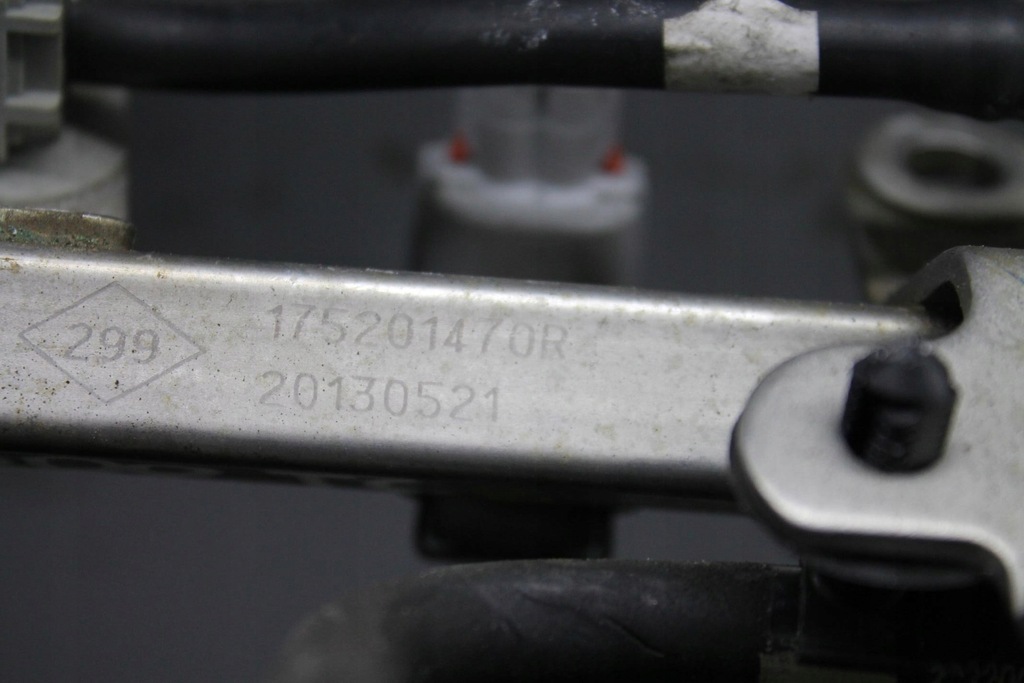 фото №7, Молдинг впрыскная 175201470r clio iv 0.9 tce