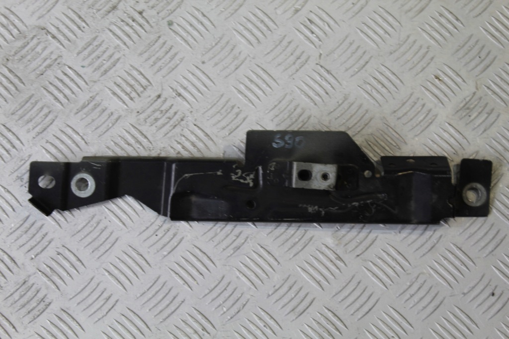 фото №1, Кронштейн крила volvo s90