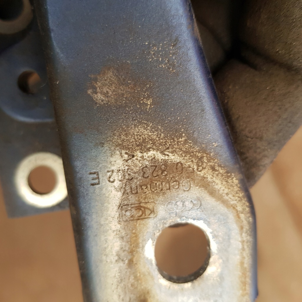 фото №4, Audi a4 b7 петли капот lz5c