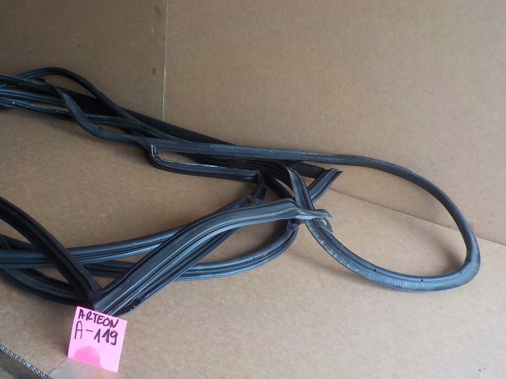 фото №4, Vw arteon ущільнювачі комплект двері багажника