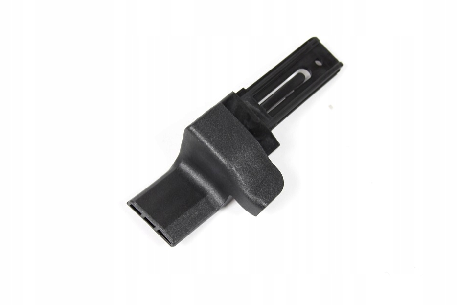 фото №1, Крючок шторка багажника vw passat b8 variant левая