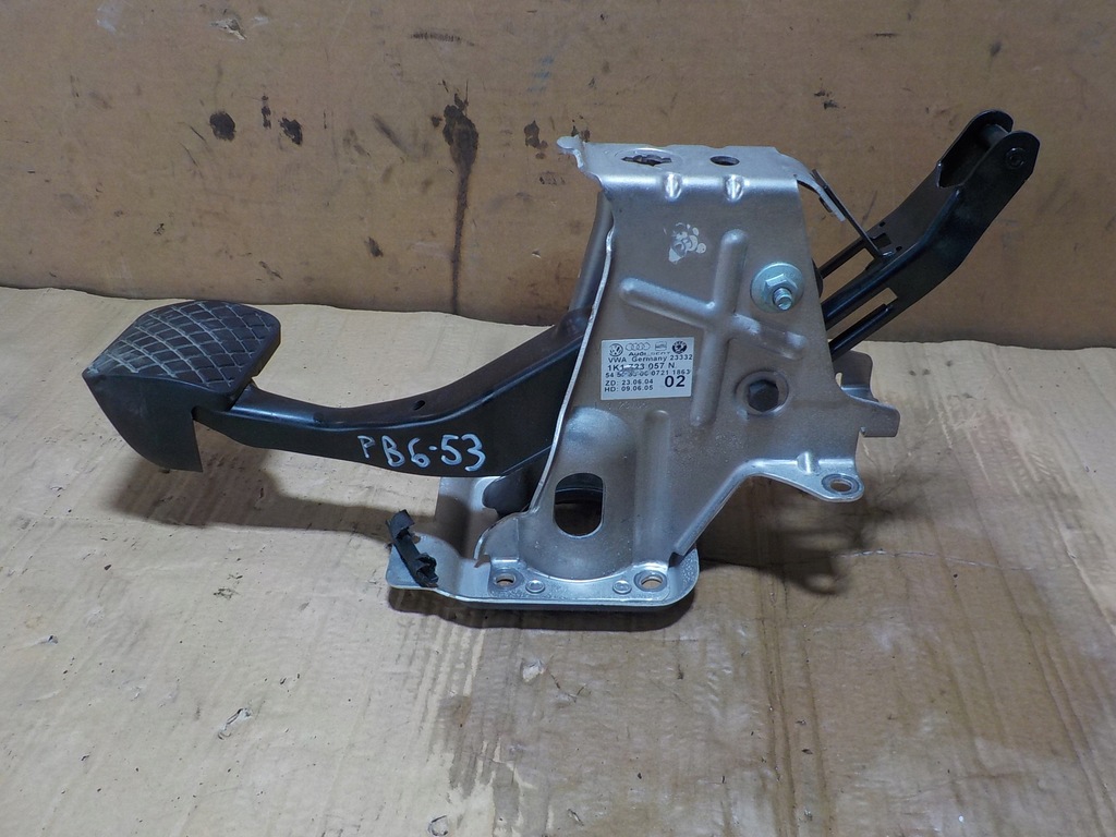 фото №1, Педаль тормоза vw passat b6 2.0 tdi 140km