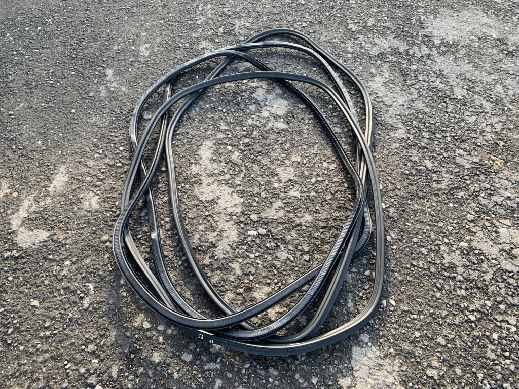 фото №2, Прокладка двері задня audi a8 d4