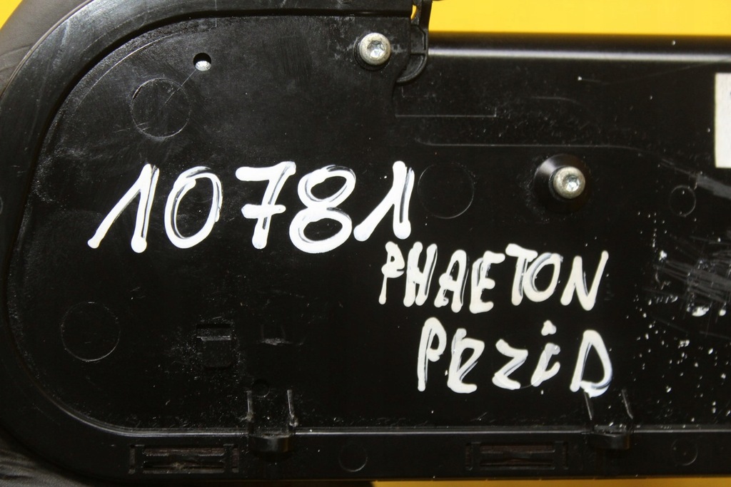 фото №9, Бардачок туннель среднего vw phaeton 3d0858329