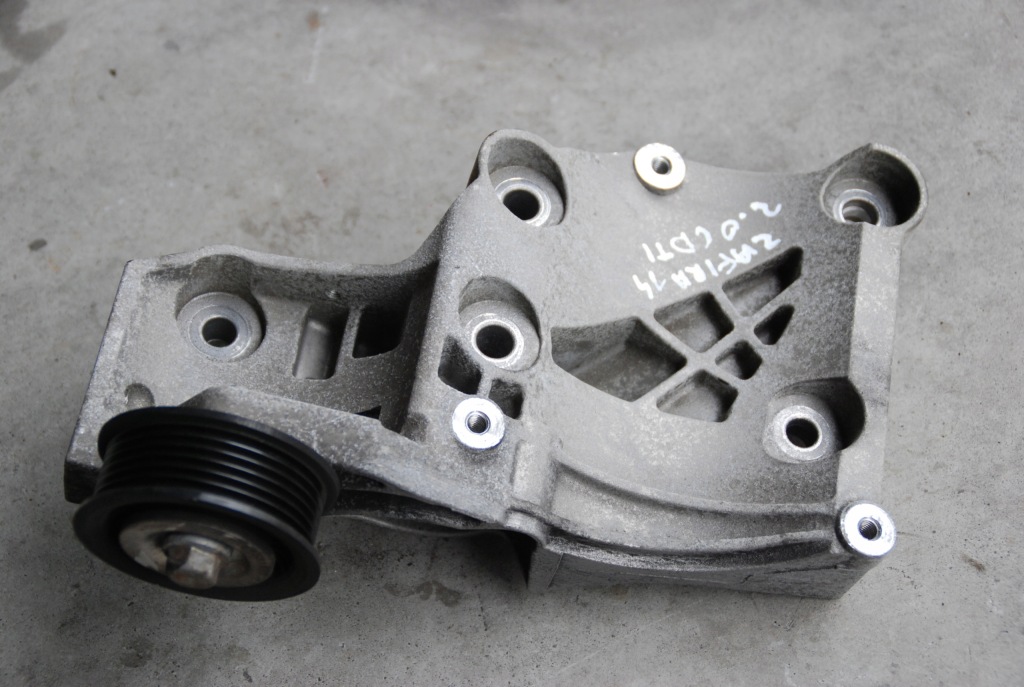 фото №1, Opel zafira c 2.0 cdti кронштейн компресора 55582510