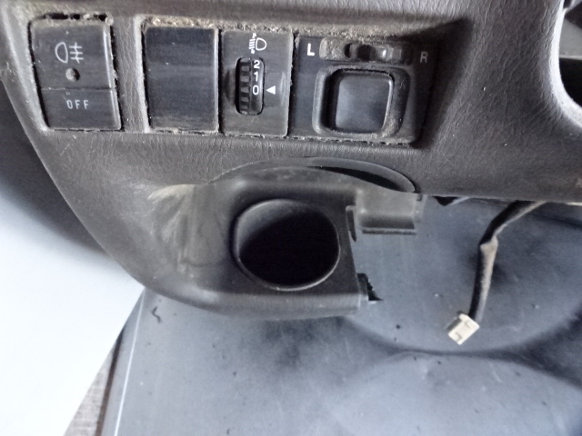 фото №4, Консоль приборная панель suzuki ignis 00-03