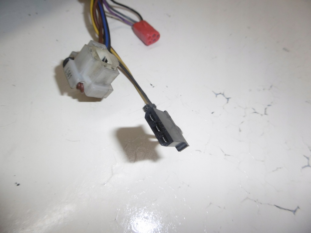 фото №7, Корпус кронштейн лампы правый перед scania r 1431921