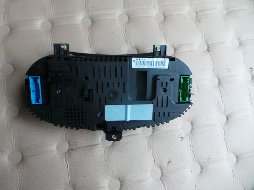 Приборы панель audi a2 1.6b 8z0920950p uk. в Украине