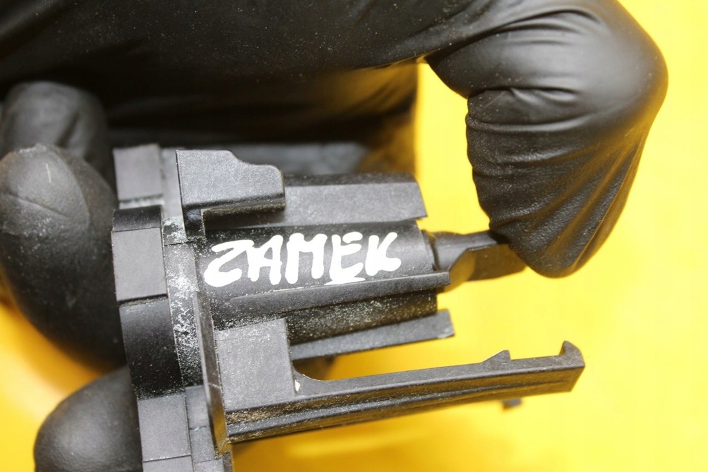 фото №6, Трос тяга замка правый перед a8 d3