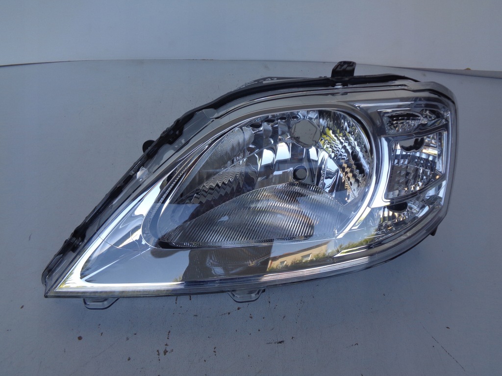 фото №1, Лампа левая фара dacia logan 04-12