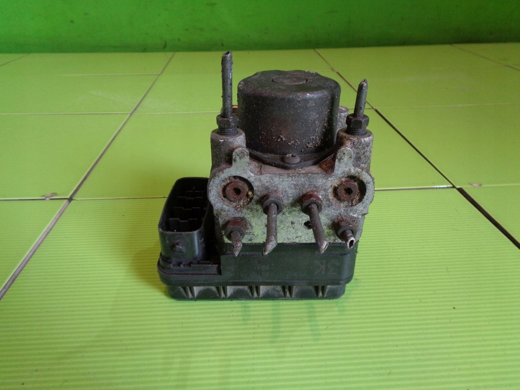 фото №1, Avensis verso lift 2.0 d4d насос abs 133800-0180