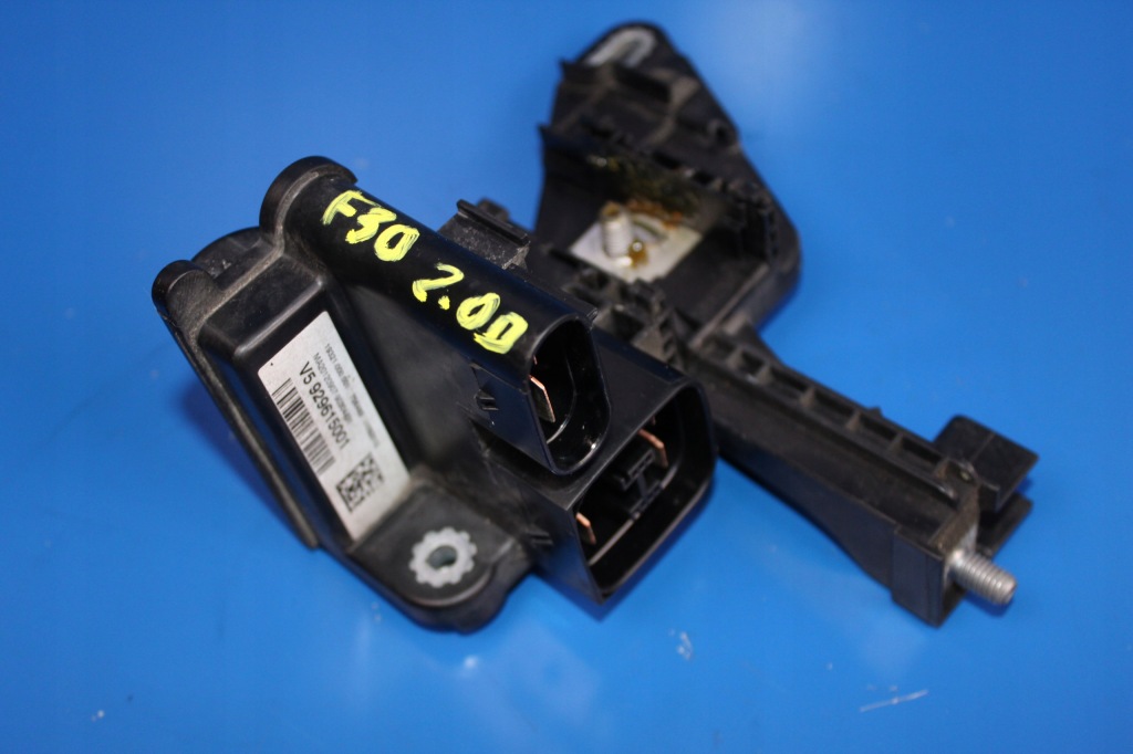 фото №1, Bmw 3 f30 f31 f20 f22 предохранитель аккумулятор