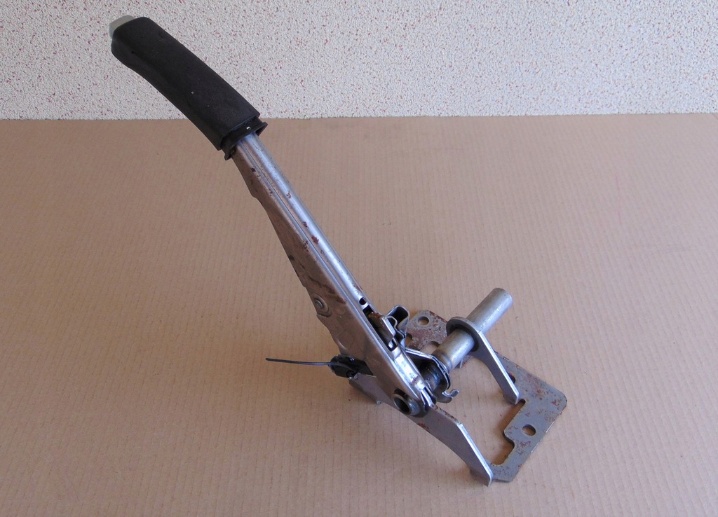 фото №1, Volvo v50 04- 2.0d важіль гальма ручного