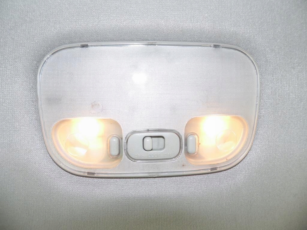 фото №11, Лампа освітлення кабіни перед mazda 323f bj 00-