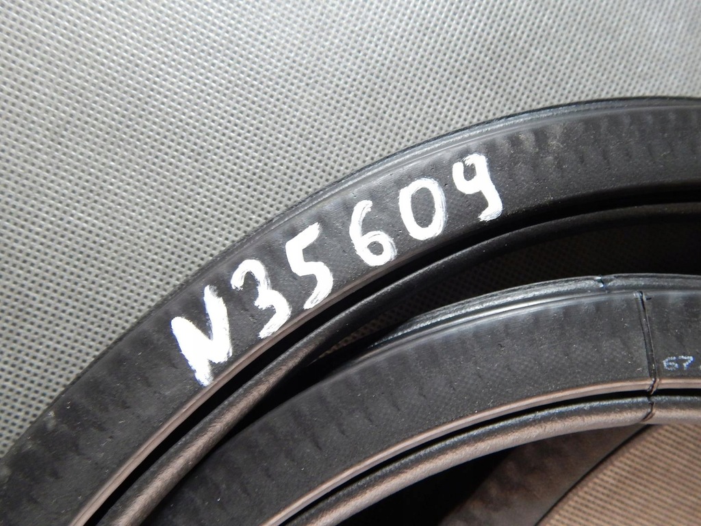 фото №2, Skoda rapid прокладка двері правий задня 5ja867368h