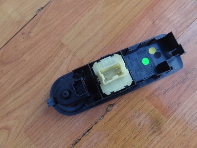 фото №2, Renault clio iv 2012 переключатель окон левый перед