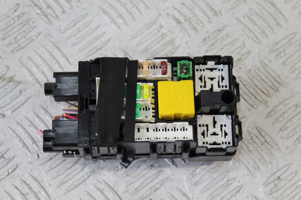 фото №1, Коробка предохранителей peugeot 308 t9 ii