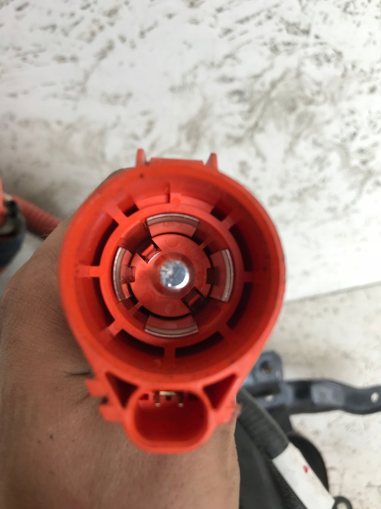 фото №8, Nissan leaf разъём зарядки штекер решётка радиатора перед