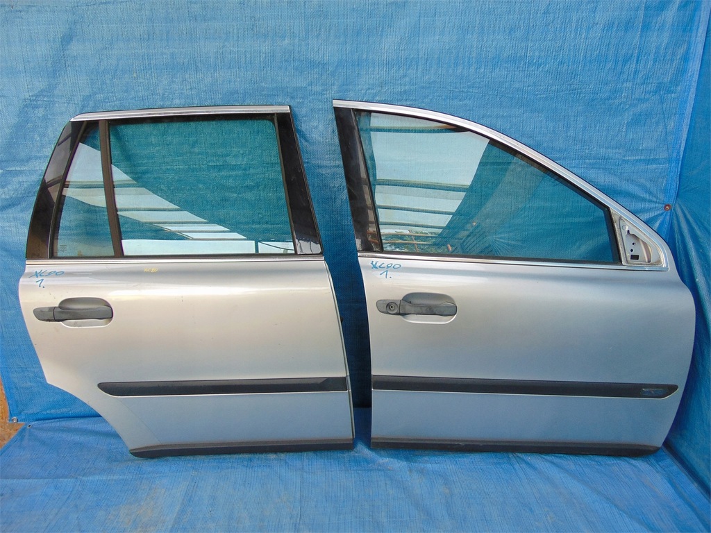 фото №1, Volvo xc90 дверь правое перед передние полный