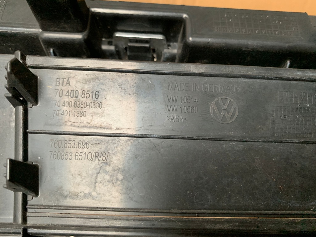 фото №4, Vw touareg 760 18- решітка радіатора