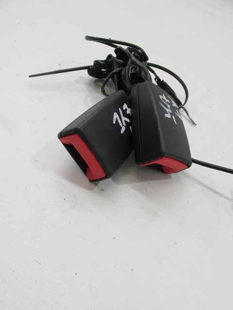 фото №2, Замок замки ремней задняя audi a1 8x0